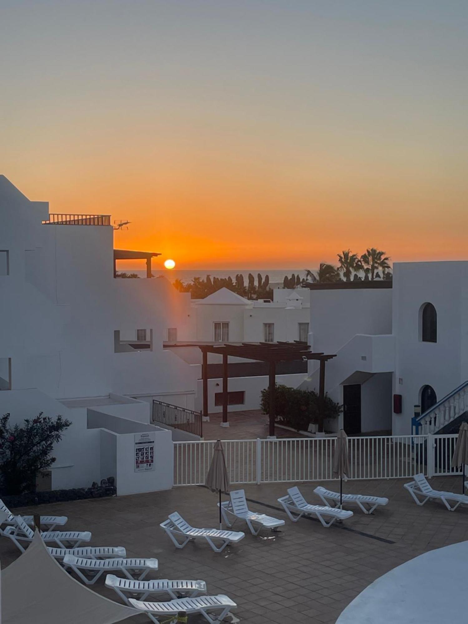 Pistachio Apartment 323 - Lanzarote Apartment Коста-Тегисе Экстерьер фото